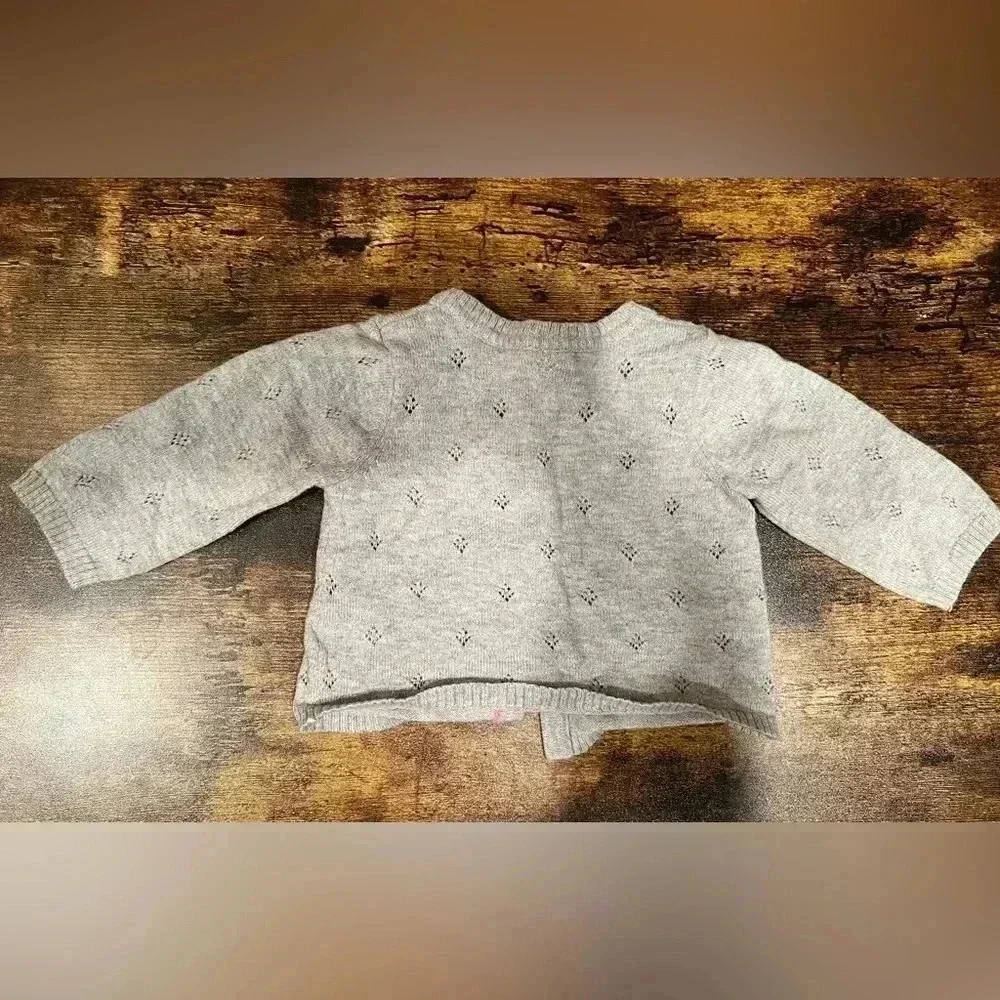 BUNDLE: Carters infant set, girls jeans and sweater. Size: 3M.